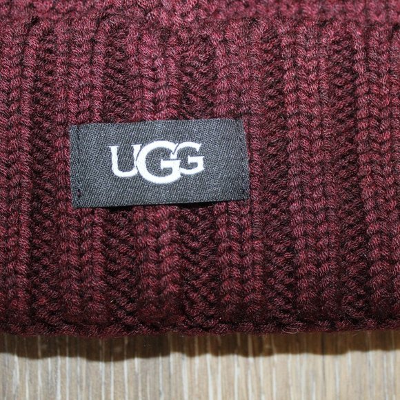 NWT UGG WOMEN'S POM KNIT HAT PORT‎ BURGUNDY - Picture 2 of 5